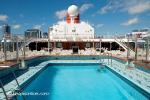 ID 6779 QUEEN ELIZABETH (2010/90901gt/IMO 9477498) - the Lido Pool aft on Deck 9.