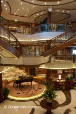 ID 6804 QUEEN ELIZABETH (2010/90901gt/IMO 9477498) - the three deck high Grand Lobby complete with grand piano.