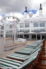 ID 5233 QUEEN MARY 2 (2003/148528grt/IMO 9241061) - sunloungers next to the pool aft on Deck 8.        